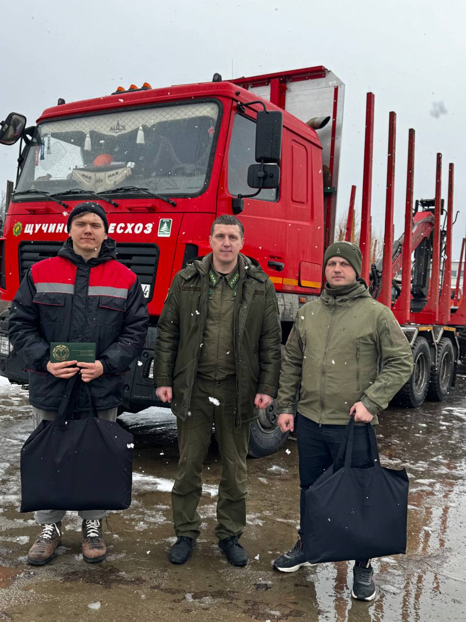 С Днём защитника Отечества и вооруженных сил Республики Беларусь!